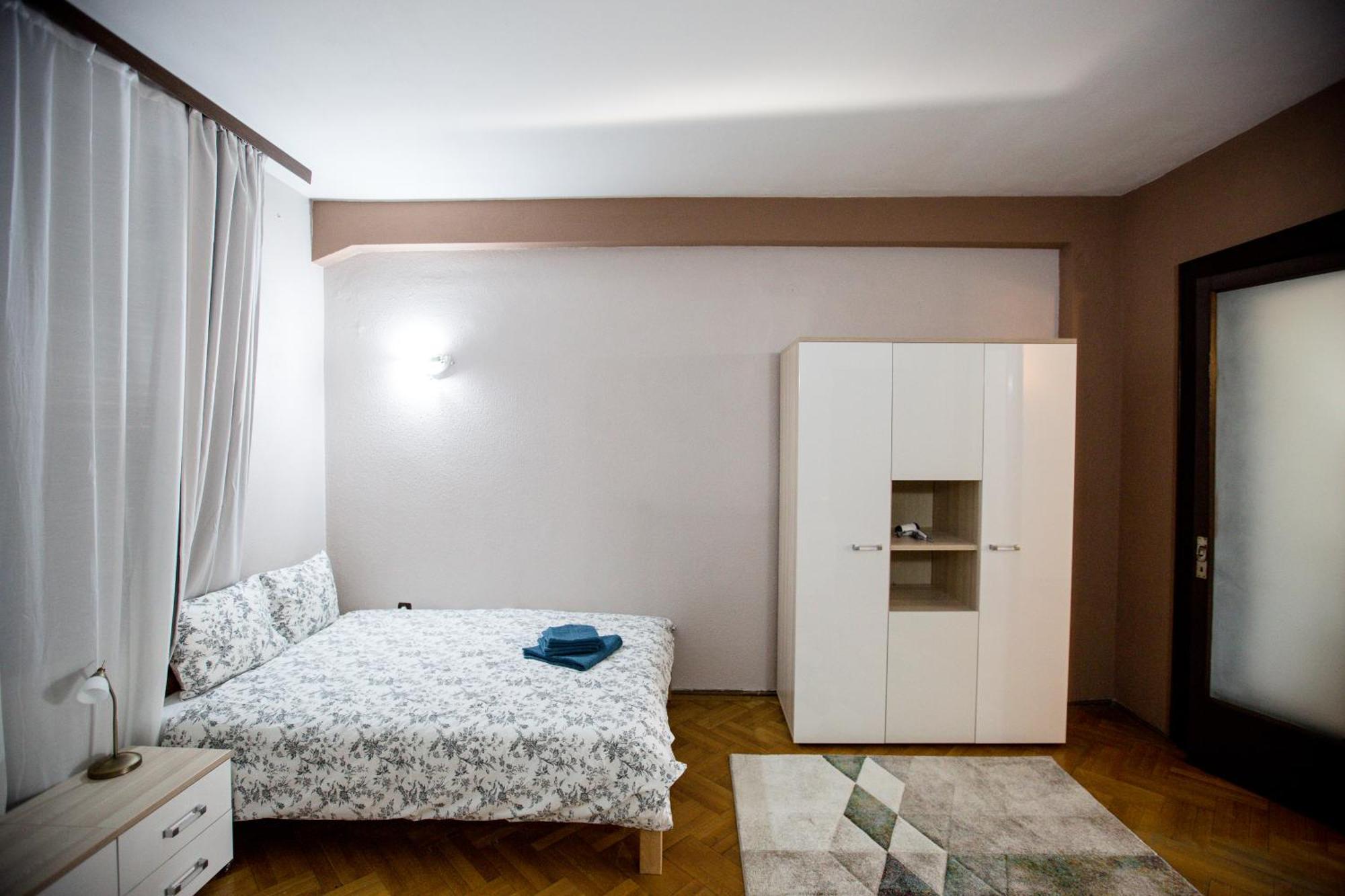 Spacious City View Apartment With Balcony Bukarest Eksteriør billede