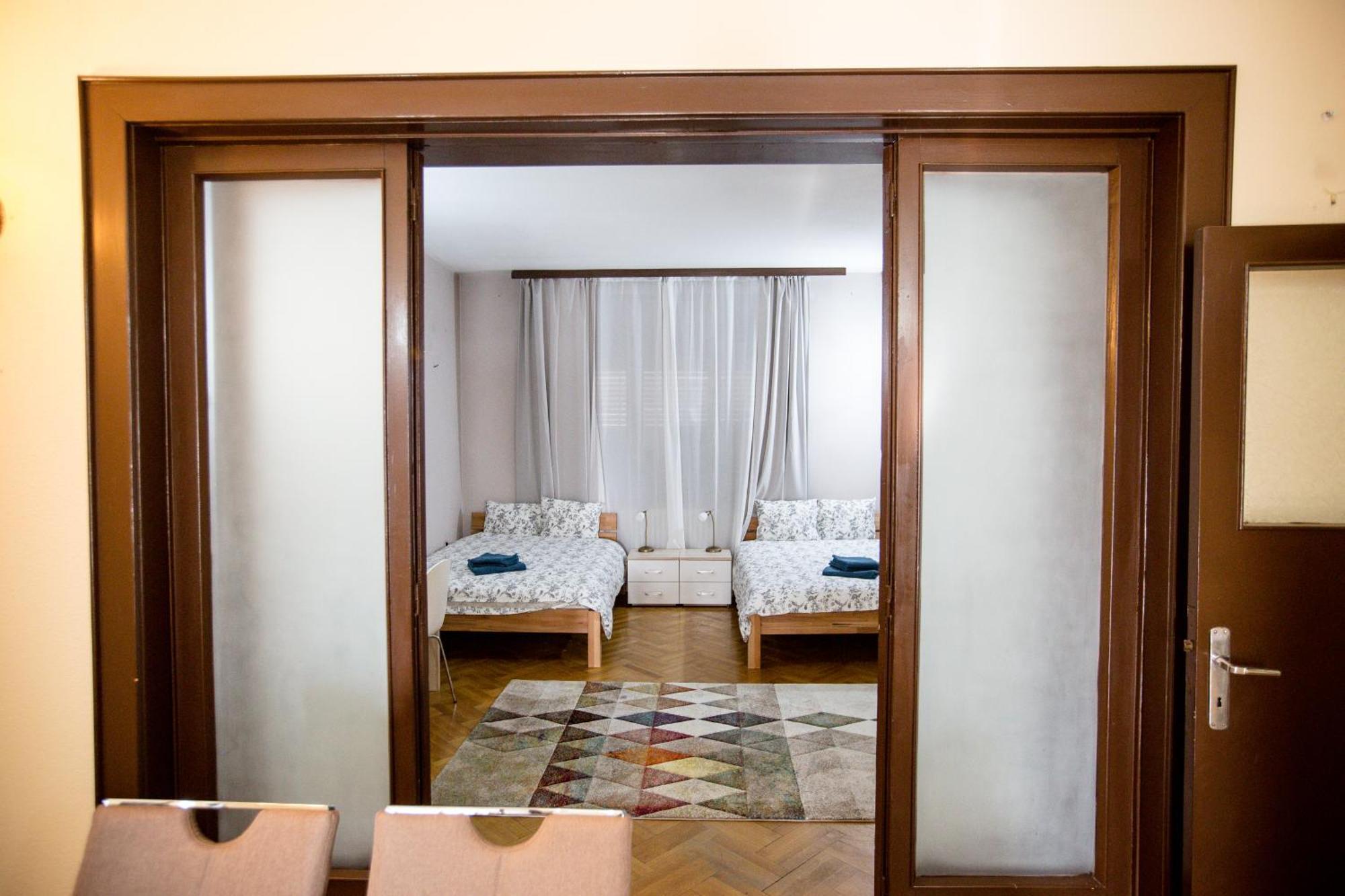 Spacious City View Apartment With Balcony Bukarest Eksteriør billede