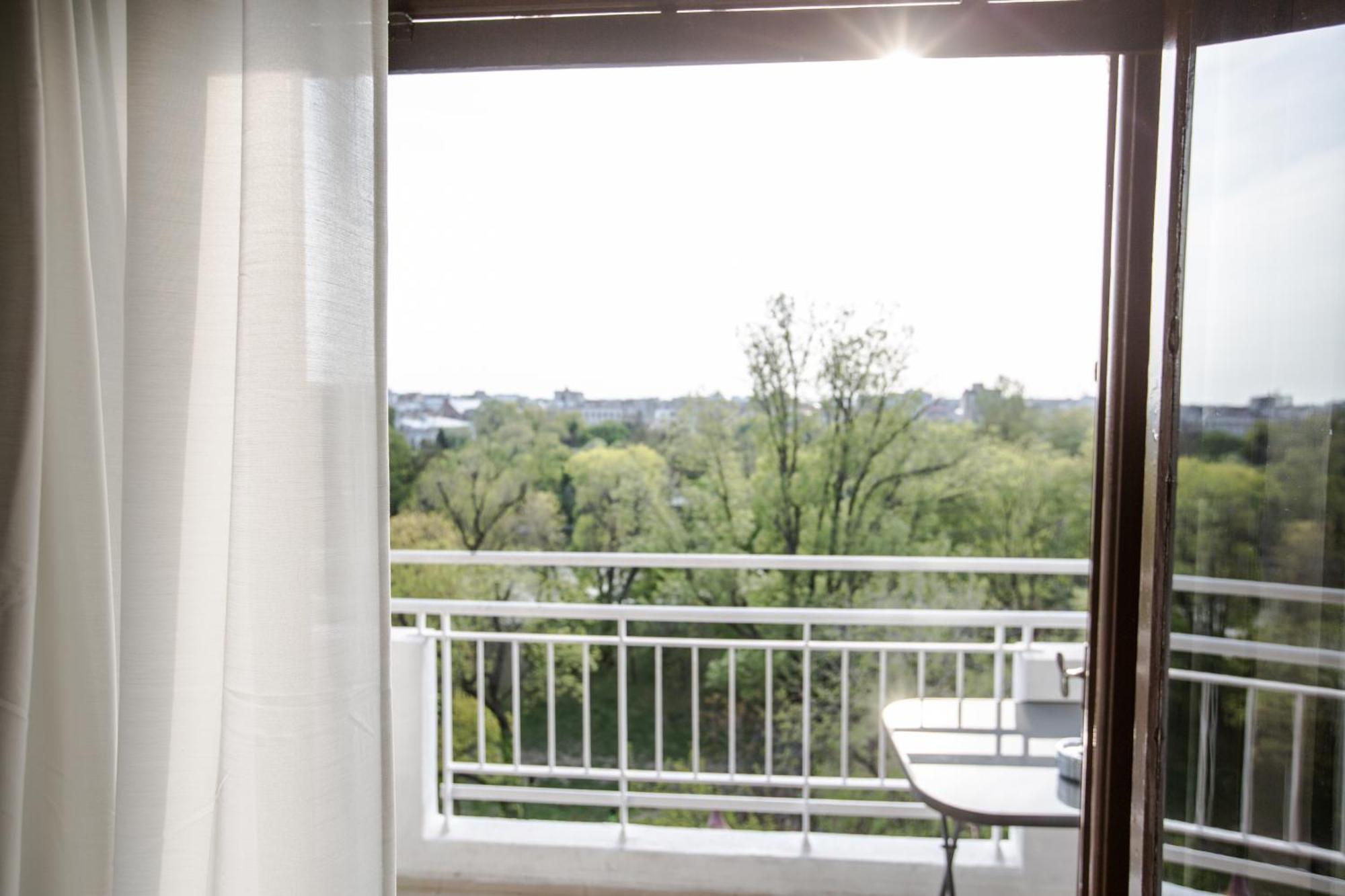 Spacious City View Apartment With Balcony Bukarest Eksteriør billede