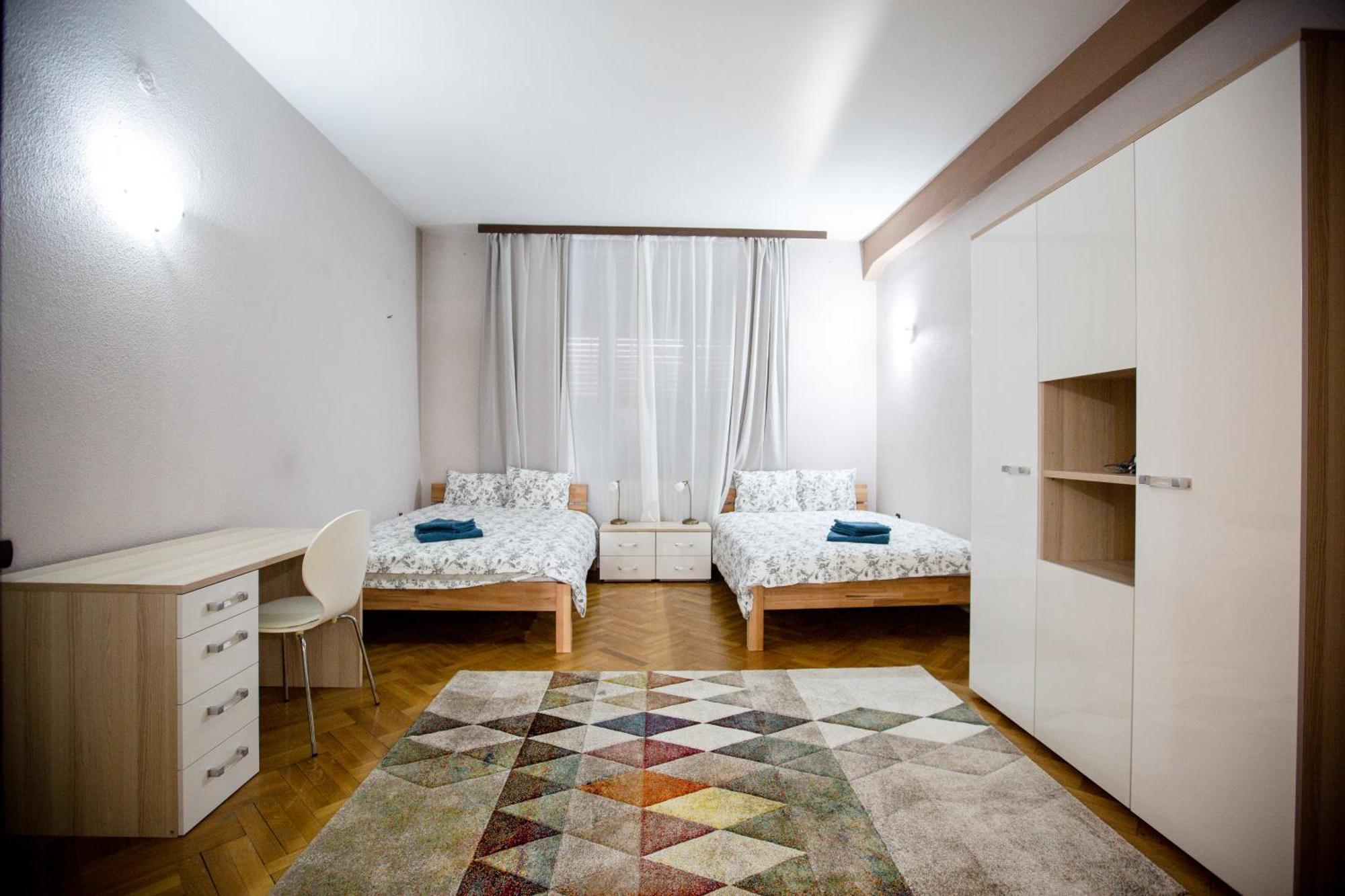 Spacious City View Apartment With Balcony Bukarest Eksteriør billede