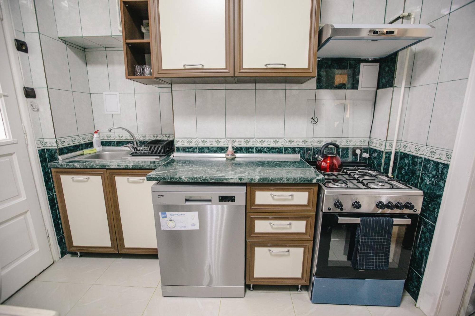 Spacious City View Apartment With Balcony Bukarest Eksteriør billede