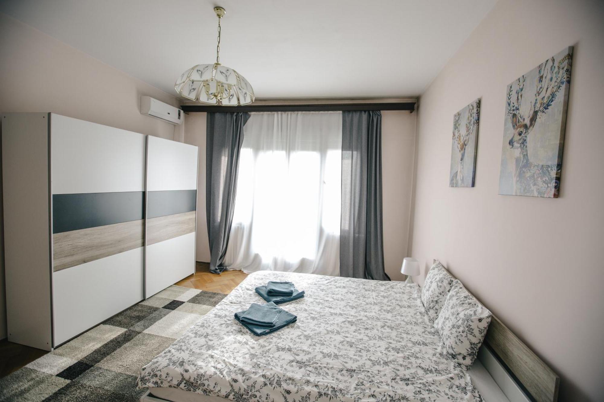 Spacious City View Apartment With Balcony Bukarest Eksteriør billede