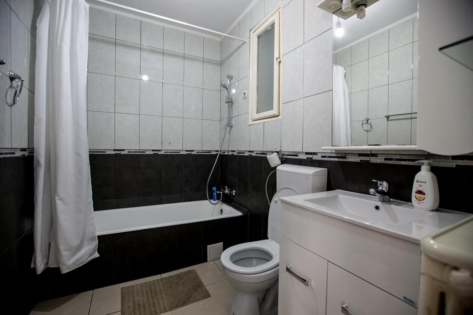 Spacious City View Apartment With Balcony Bukarest Eksteriør billede