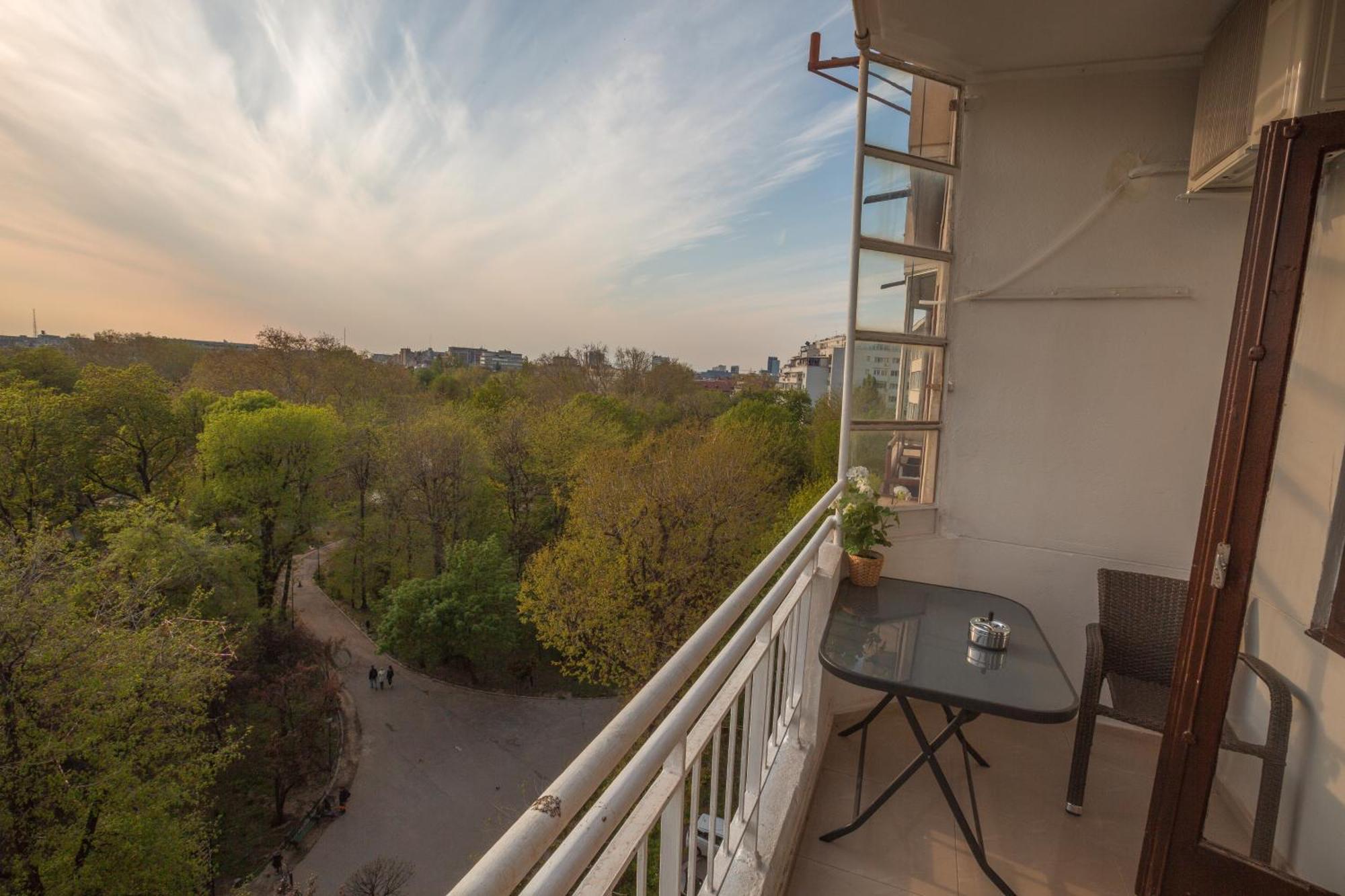 Spacious City View Apartment With Balcony Bukarest Eksteriør billede