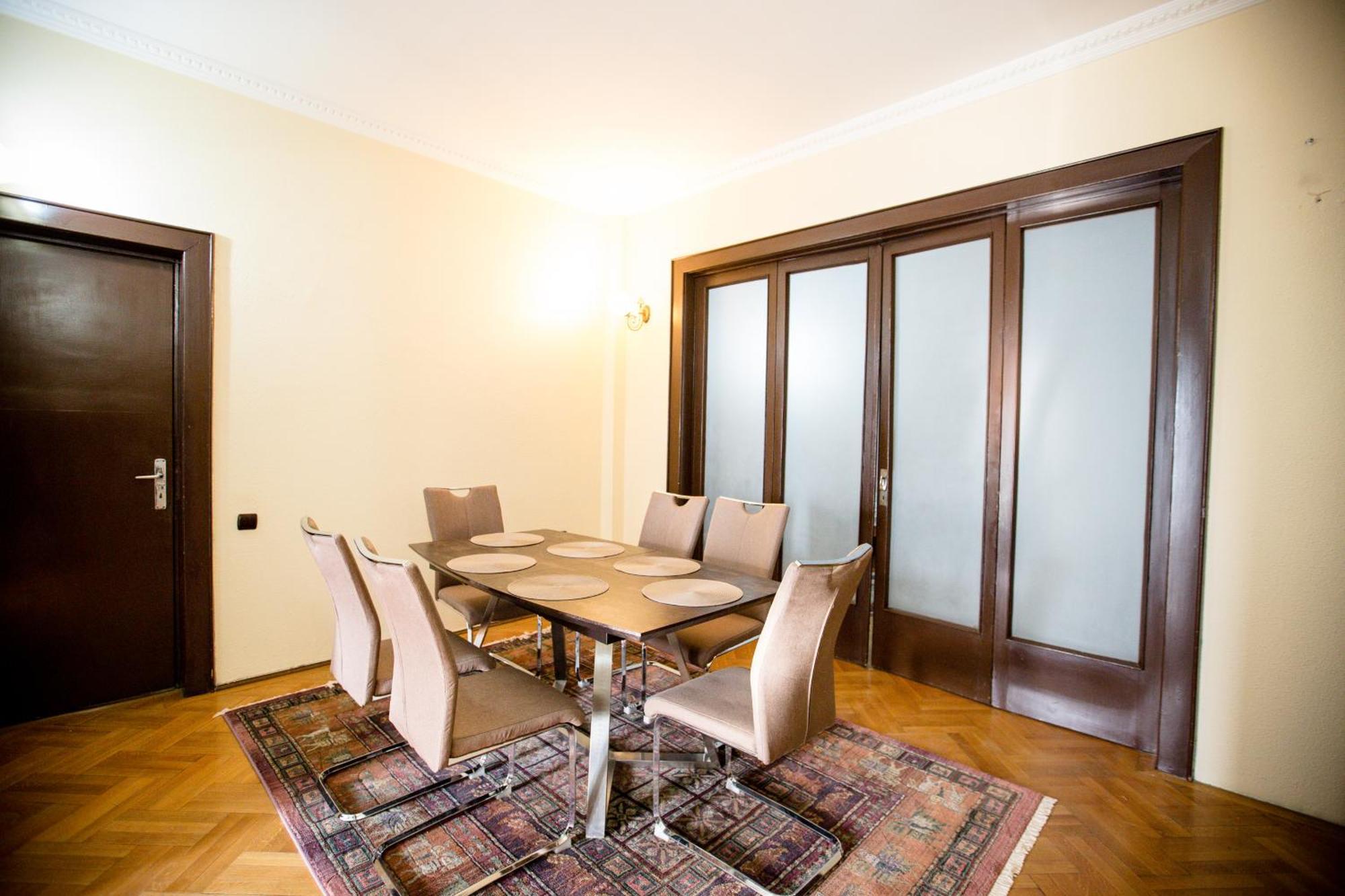 Spacious City View Apartment With Balcony Bukarest Eksteriør billede