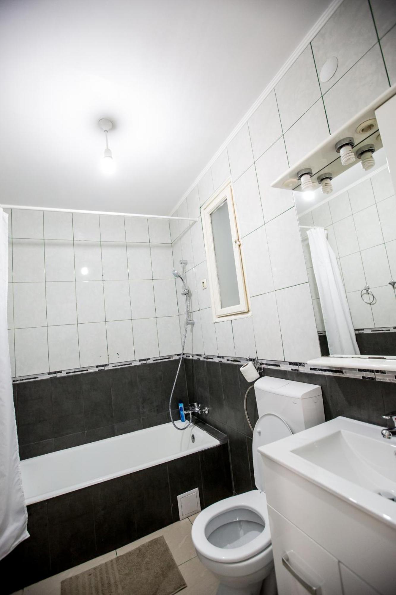 Spacious City View Apartment With Balcony Bukarest Eksteriør billede