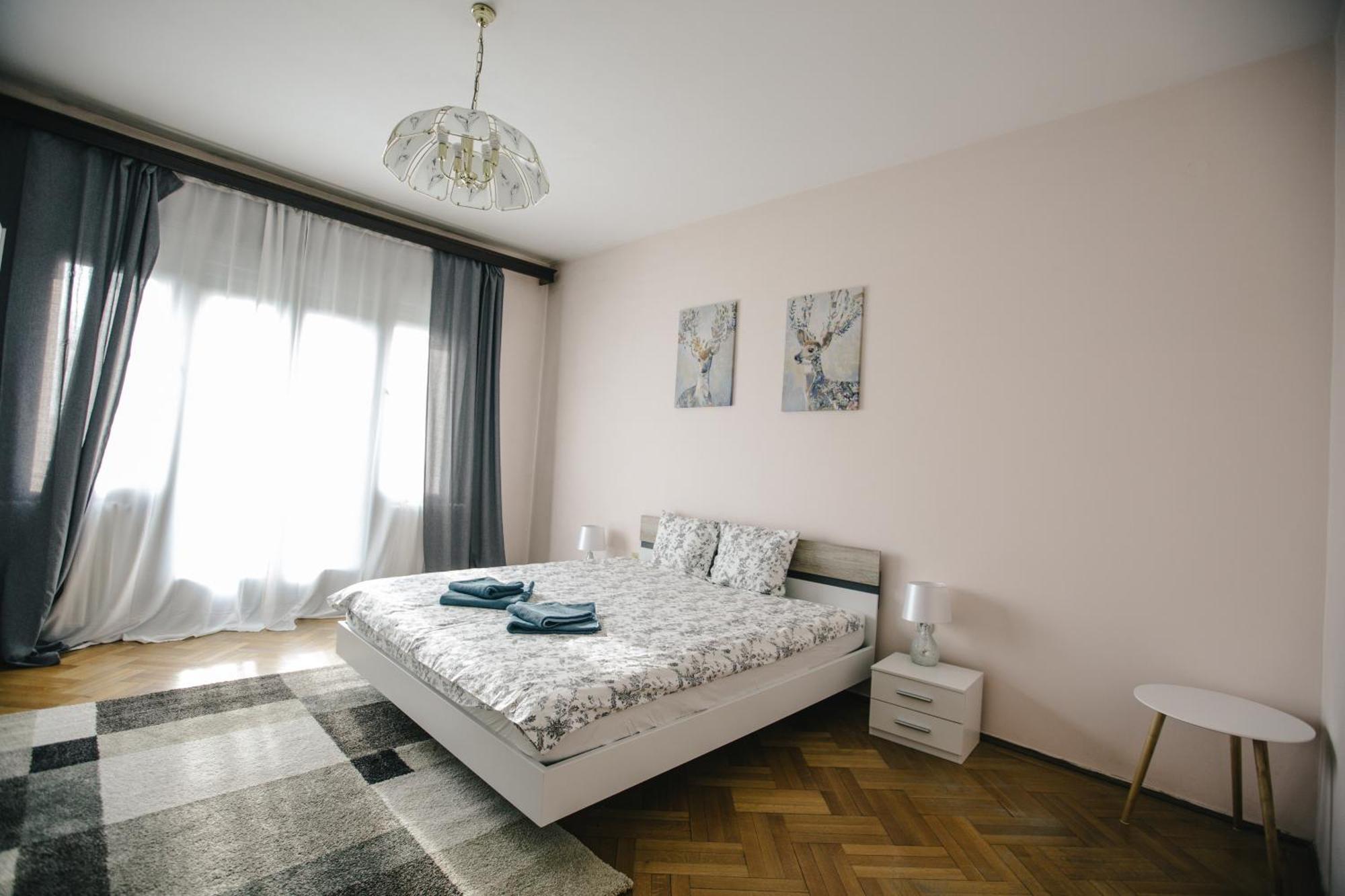 Spacious City View Apartment With Balcony Bukarest Eksteriør billede